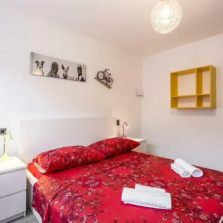Apartment Sweet Escape Split